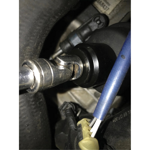 Douille pour filtre &agrave; carburant Cummins 6,7 L - 28 mm SPOC Demo