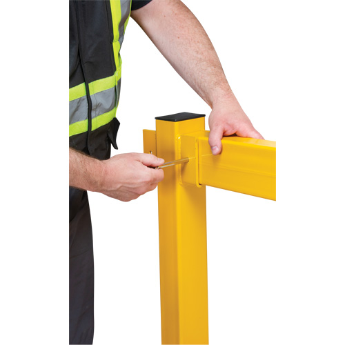 Poteau en ligne pour garde-corps l&eacute;gers, Acier, 42" h, Jaune s&eacute;curit&eacute; OSHA SPOC Demo