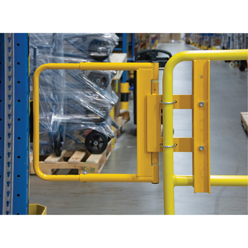 Safety Swing Gate, 21" H x 16" - 26" W SPOC Demo