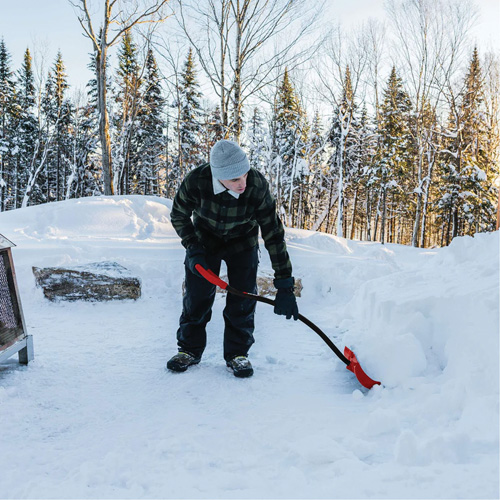 Pelle &agrave; neige Yukon, Lame Polypropyl&egrave;ne, Largueur 18", Manche Prise en D ergonomique SPOC Demo