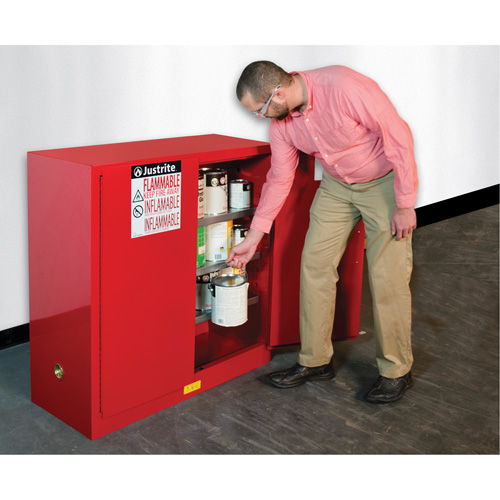 Armoire de s&eacute;curit&eacute; pour la peinture et les encres combustibles EX Sure-Grip, 40 gal., 3 tablettes SPOC Demo