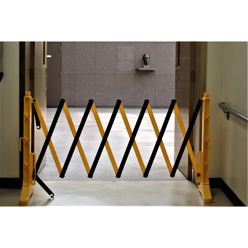 Xpandit Barricade, 36" H x 11.5' L, Black/Yellow SPOC Demo