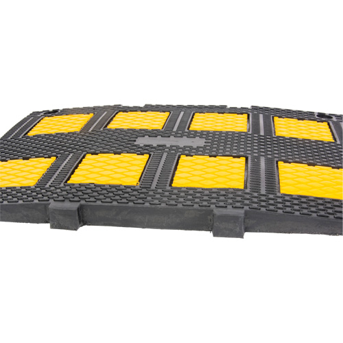 Middle Speed Hump, Rubber, 3' L x 20" W x 2" H SPOC Demo