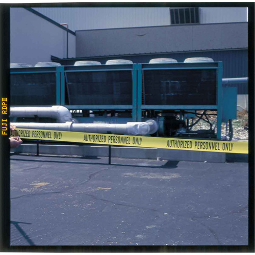 Ruban pour barricade, Anglais, 3" la x 200' lo, 3 mils, Noir sur jaune SPOC Demo