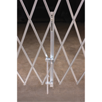 Barri&egrave;res de s&eacute;curit&eacute; galvanis&eacute;es repliables, Repliable simple fixe, 4' lo x 6' h d&eacute;ploy&eacute; SPOC Demo