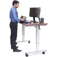 Postes de travail ajustables pour travail assis et debout , , 48-1/2" h x 59" la x 29-1/2" p, Noyer SPOC Demo
